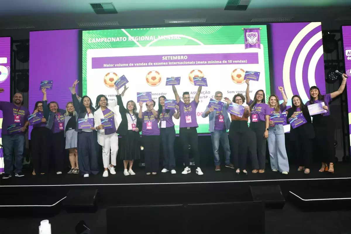 Colaboradores da MoveEdu reunidos em convenção do grupo, foto 6 de 14