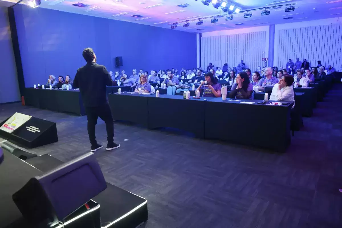 Colaboradores da MoveEdu reunidos em convenção do grupo, foto 7 de 14
