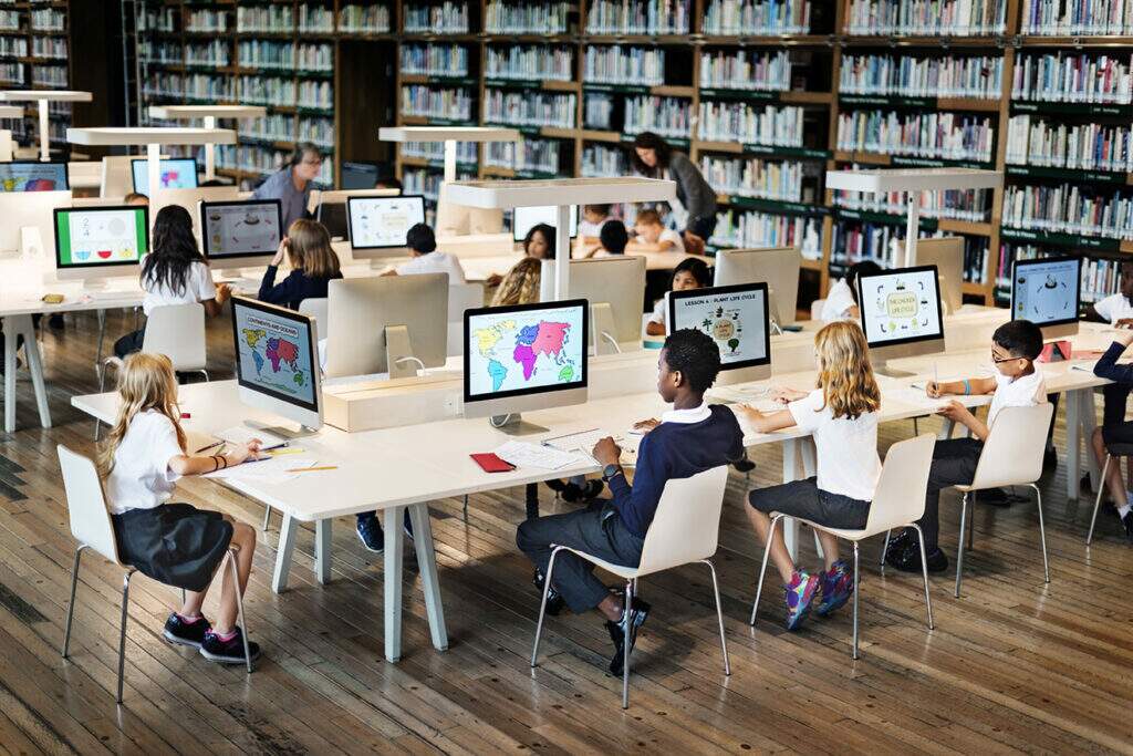 Dois cliques para a educação
